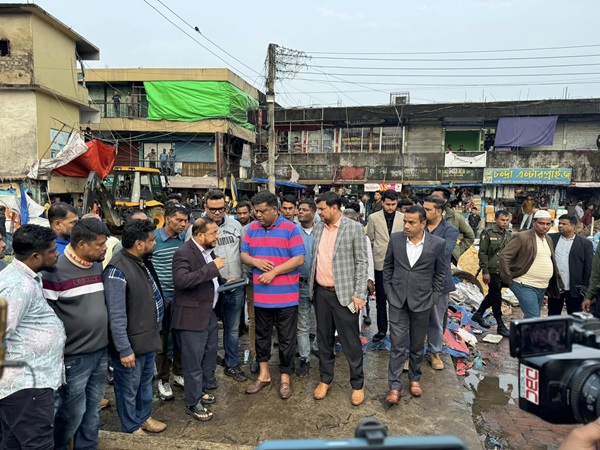 রমজানের আগেই ‘হকার সমস্যা’র সমাধান করতে চান সিটিক মেয়র আনোয়ারুজ্জামান