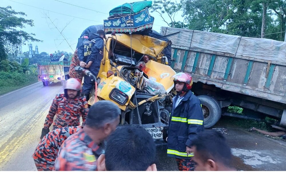 সিলেটে দুই ট্রাকের সংঘর্ষে তিনজন নিহত