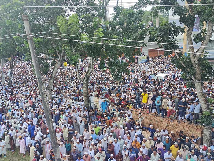 পিরোজপুরে মাওলানা সাঈদীর জানাজায় মানুষের ঢল