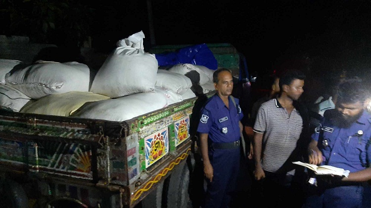 নায্যমূল্যের চাল পাচারকালে চালসহ ট্রাক ও চালক আটক