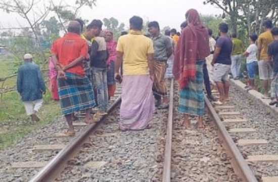 টাঙ্গাইলের বাসাইলে ট্রেনের নিচে ঝাঁপ দিয়ে প্রেমিক যুগলের আত্মহত্যা